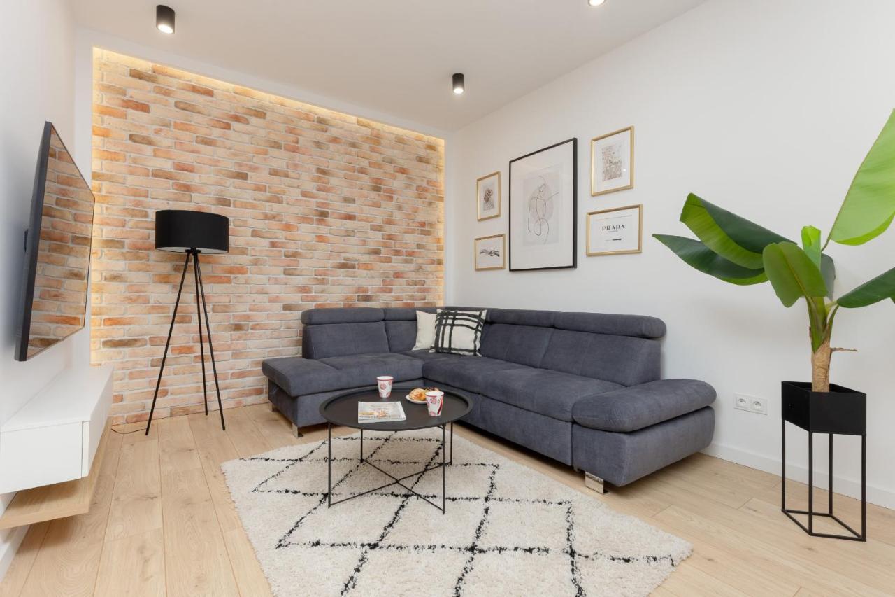 Loft Apartment With Parking In Warsaw By Noclegi Renters Kültér fotó